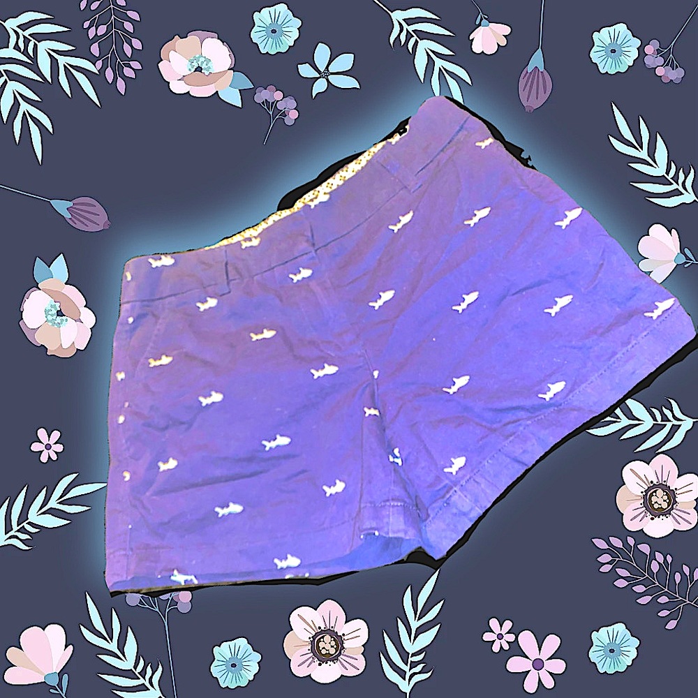 British Khaki Shorts w/ Sharks Size 6🦈✨